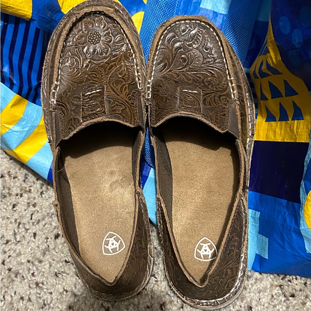 Ladies Ariats brand new